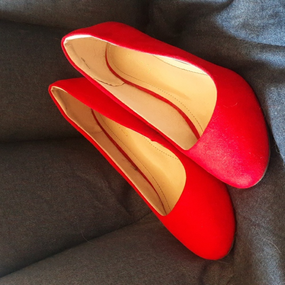 Luvly red shoes, size 8.5